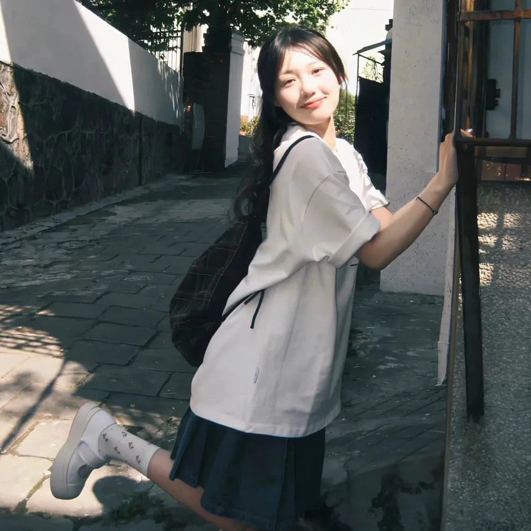 江南诊所 海报
